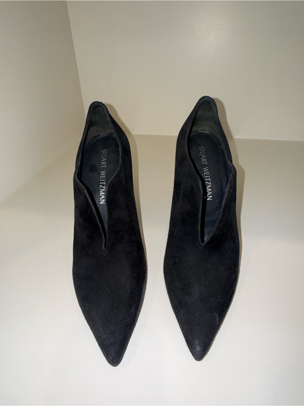 Stuart Weitzman Black Suede Pointed Toe V-Cut Pumps Heels Size 8